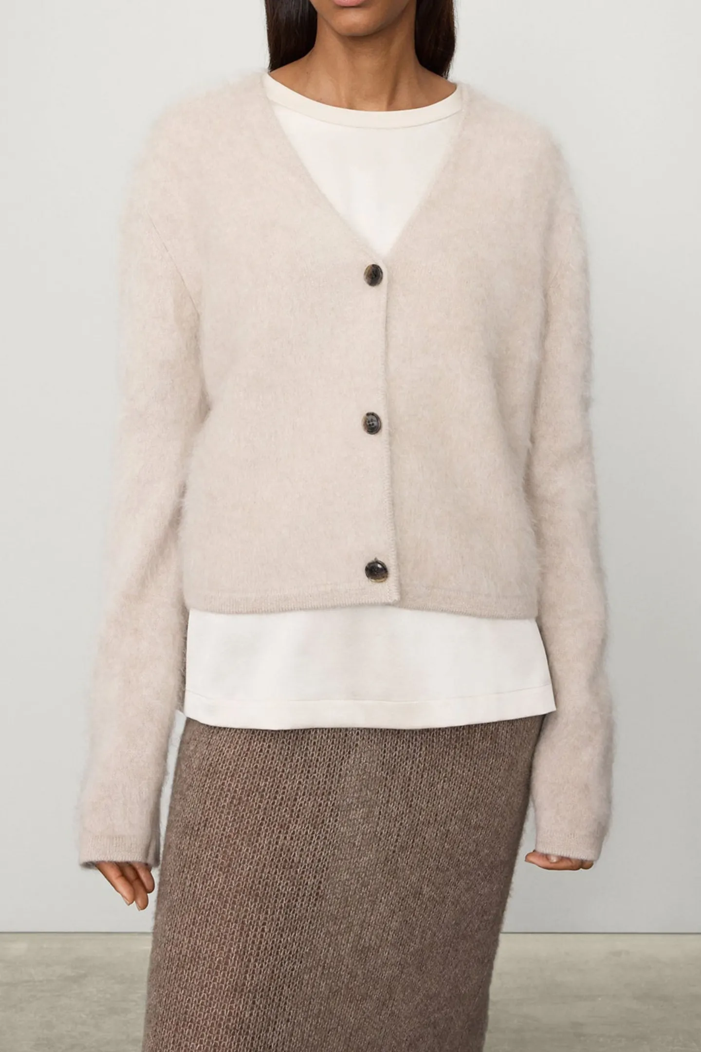 cardigan_filippa_in_sand__3.webp Lisa Yang Strickjacken<Cardigan Filippa in Sand Brushed