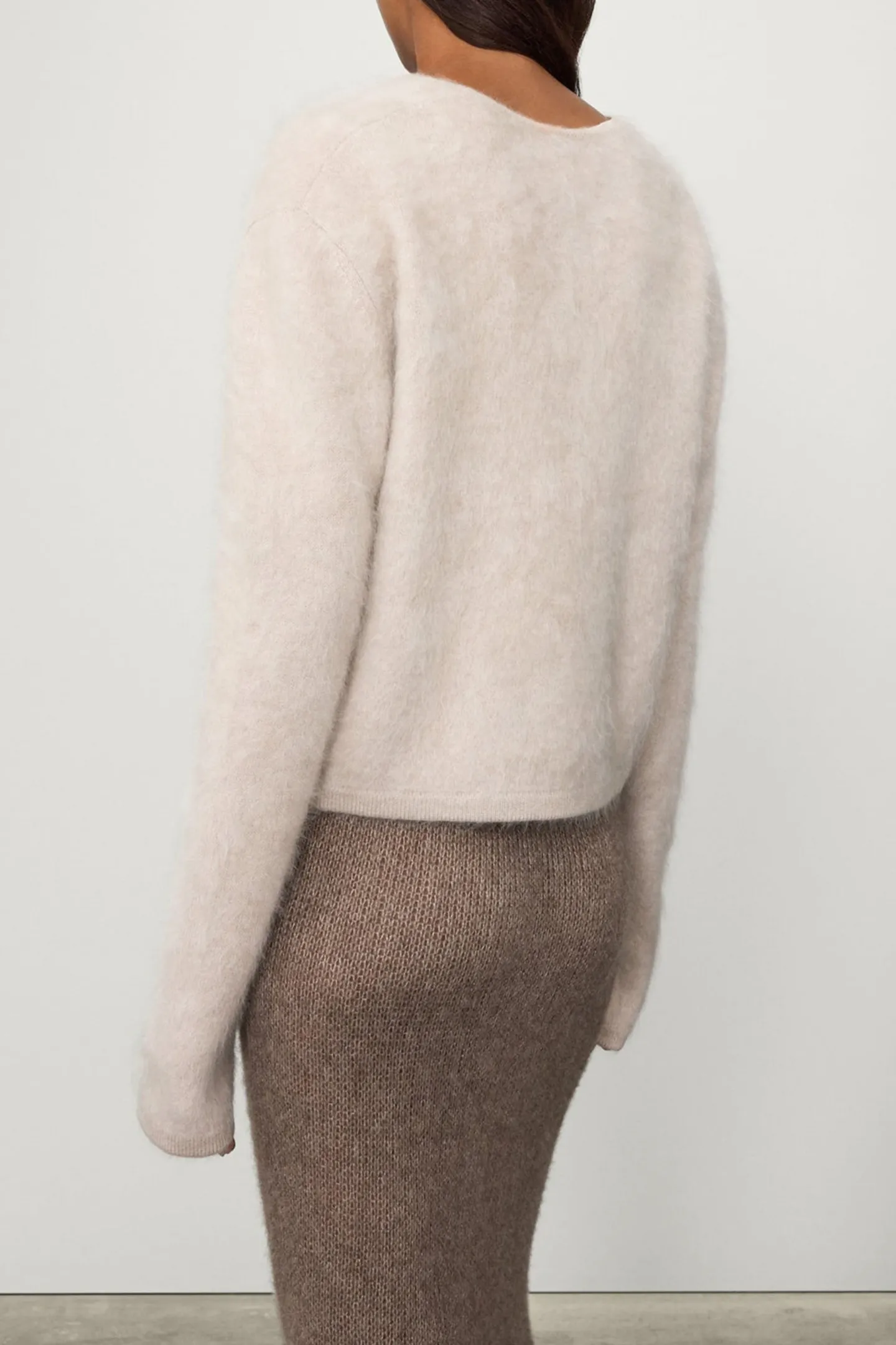cardigan_filippa_in_sand__4.webp Lisa Yang Strickjacken<Cardigan Filippa in Sand Brushed