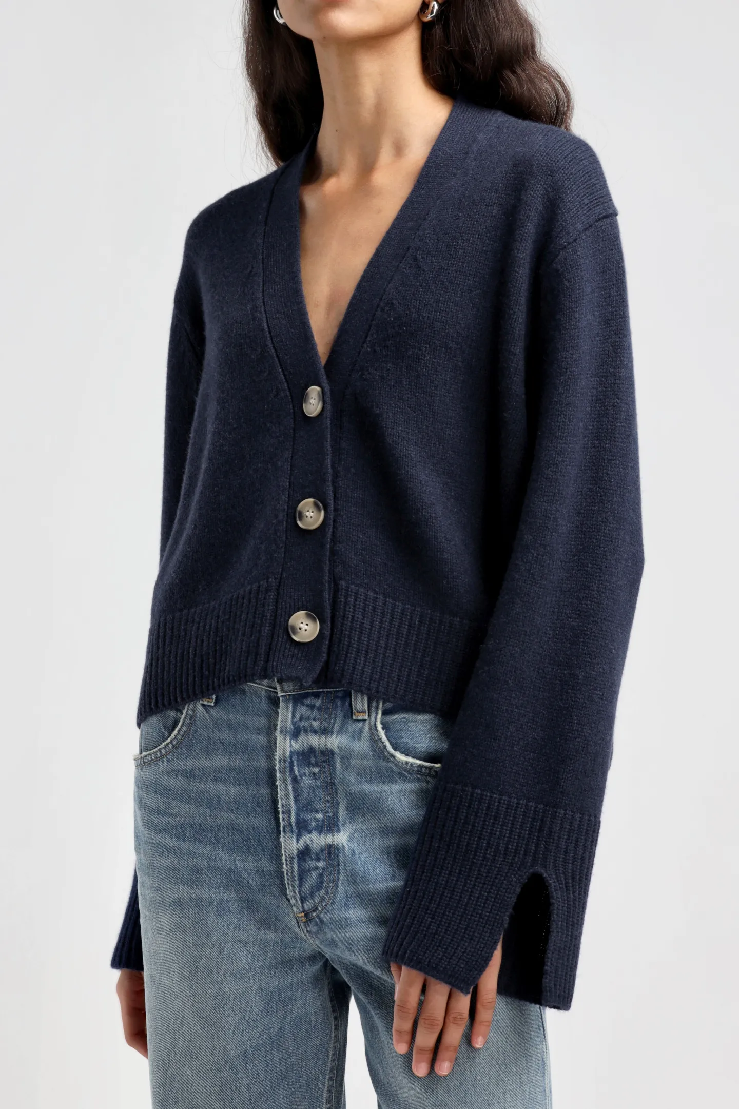 cardigan_paix_in_dark_nav_2.webp Ladneri Strickjacken<Cardigan Paix in Dark Navy