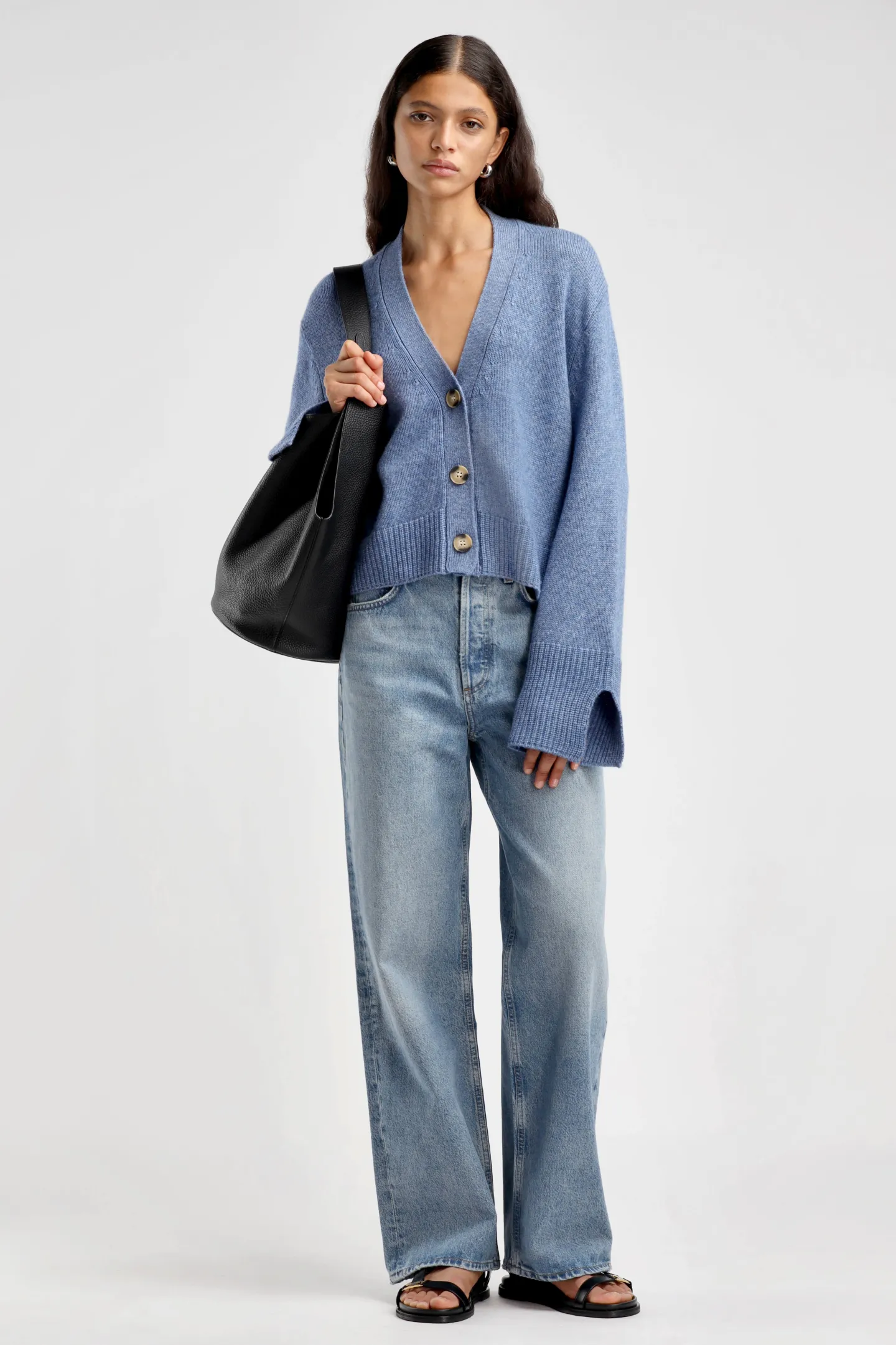 cardigan_paix_in_denim_bl_1.webp Ladneri Strickjacken<Cardigan Paix in Denim Blue
