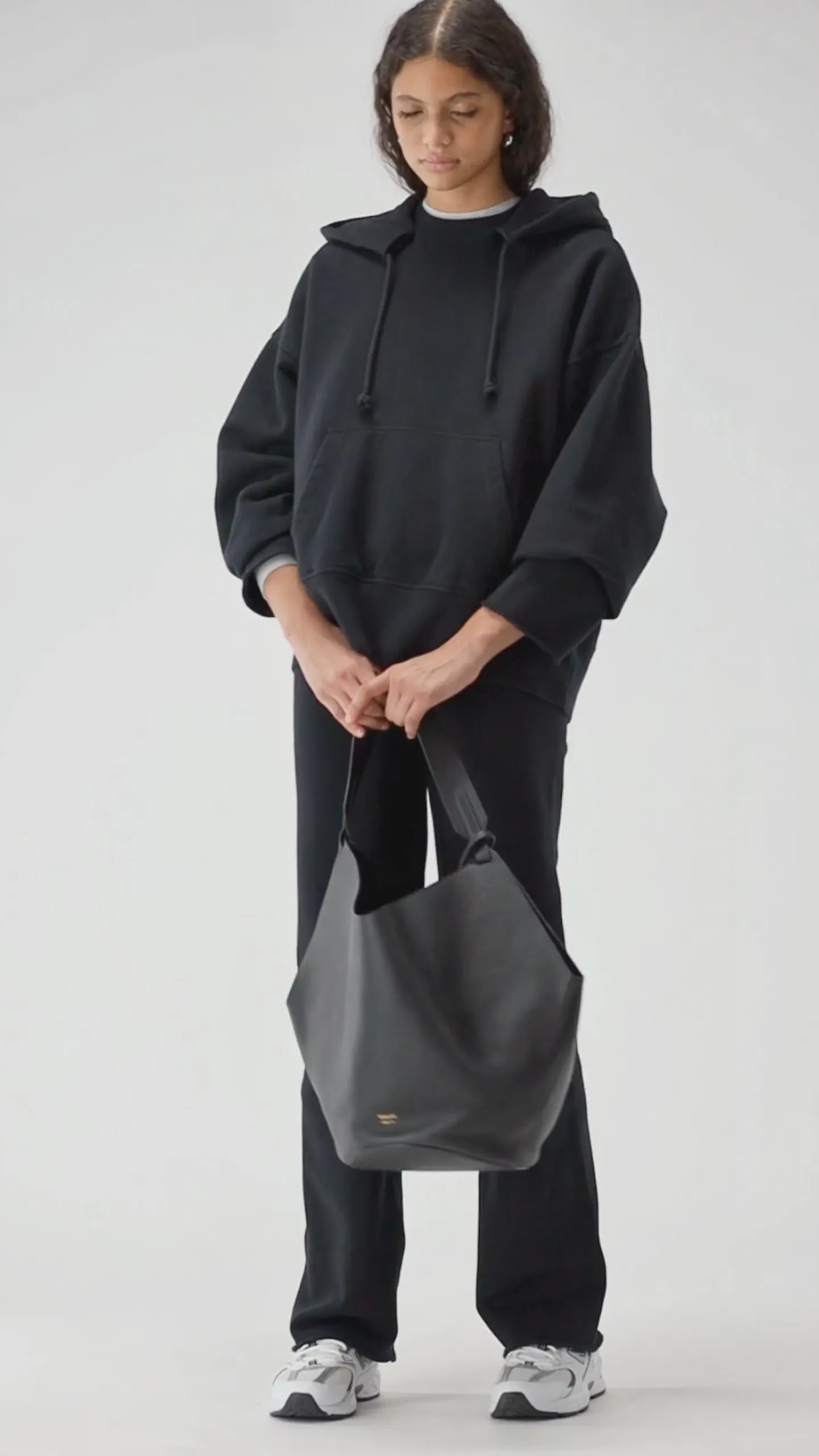 hoodie_epic_in_schwarz_4.webp Ladneri Hoodies & Sweatshirts<Hoodie Epic in Schwarz