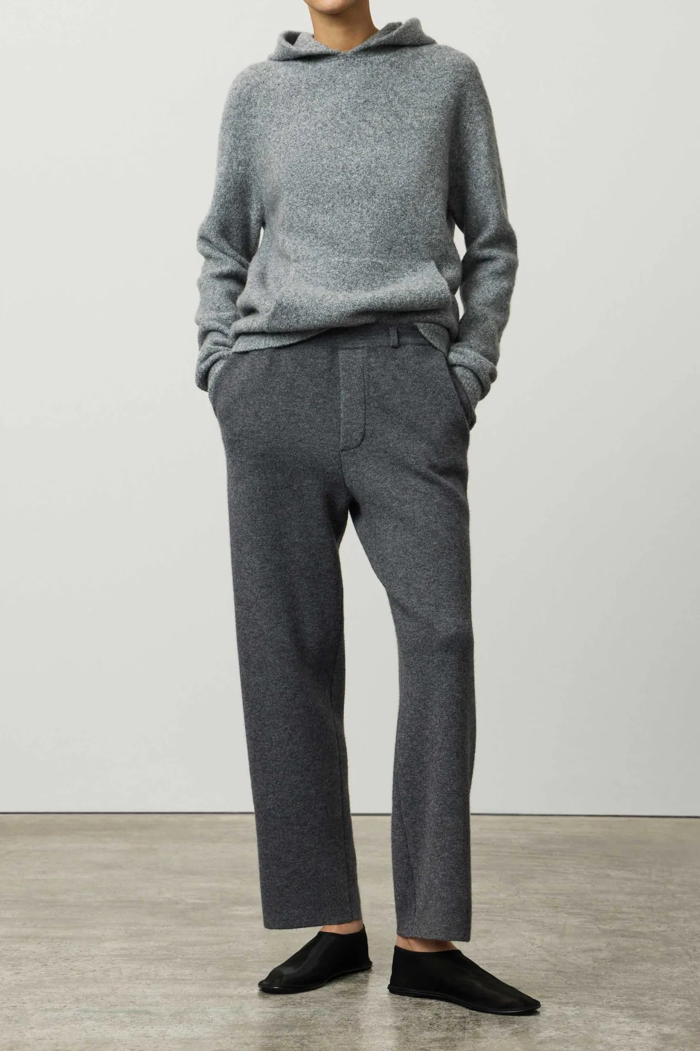 hoodie_ivy_in_graphite_bo_1.webp Lisa Yang Pullover<Hoodie Ivy in Graphite Boucle