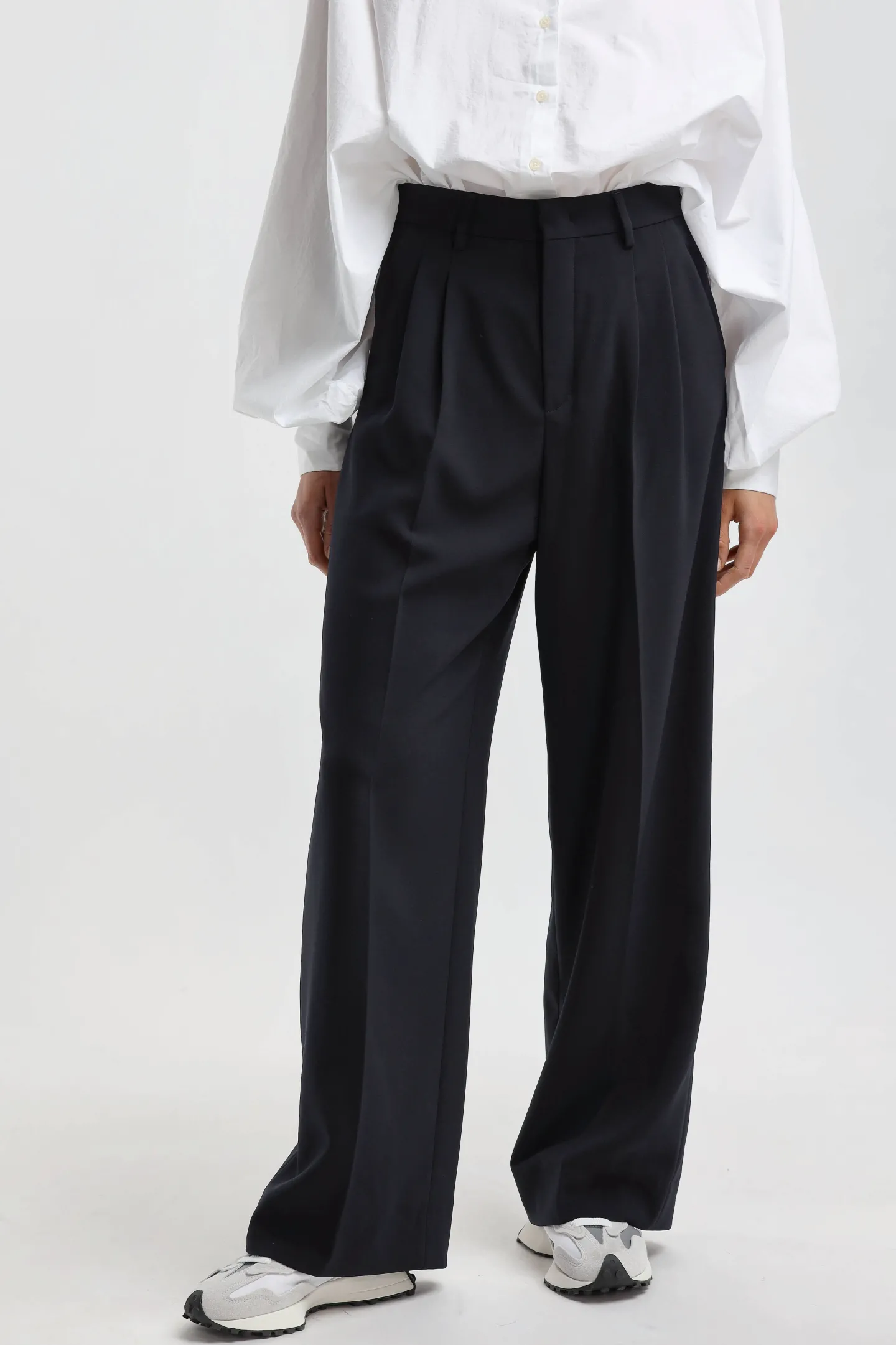 hose_noa_fluid_in_marine_1.webp Rossi Hosen & Jumpsuits<Hose Noa Fluid in Marine