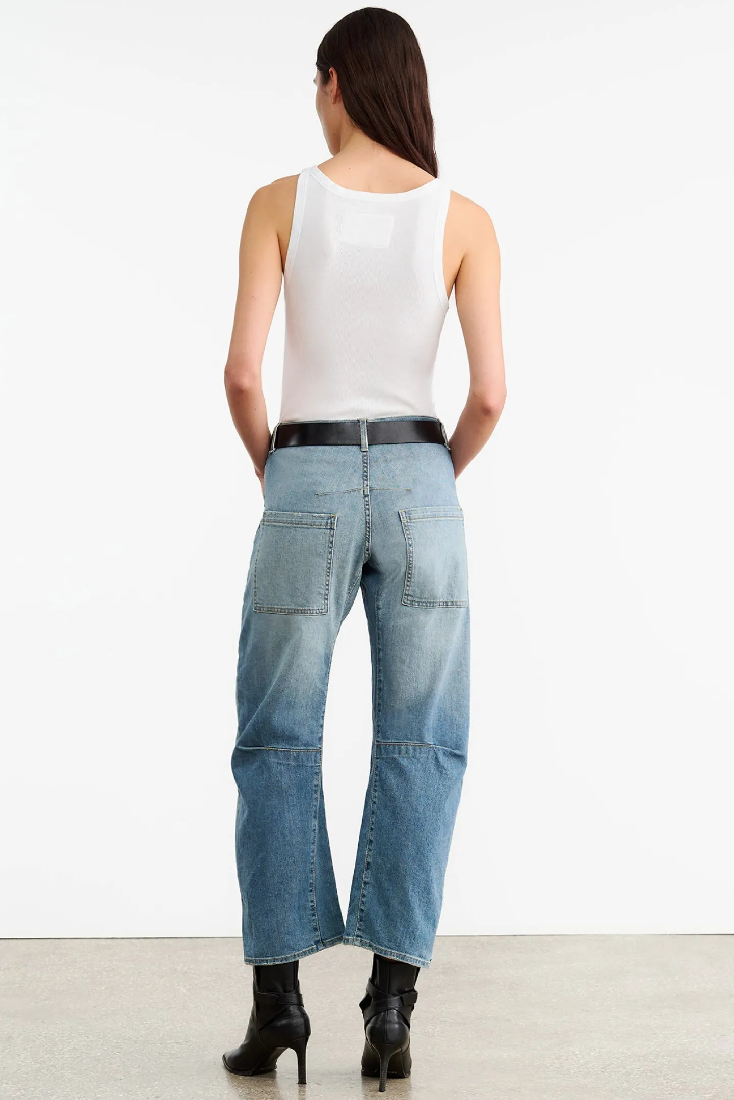 jeans_shon_in_summer_wash_4.webp Nili Lotan Jeans<Jeans Shon in Summer Wash