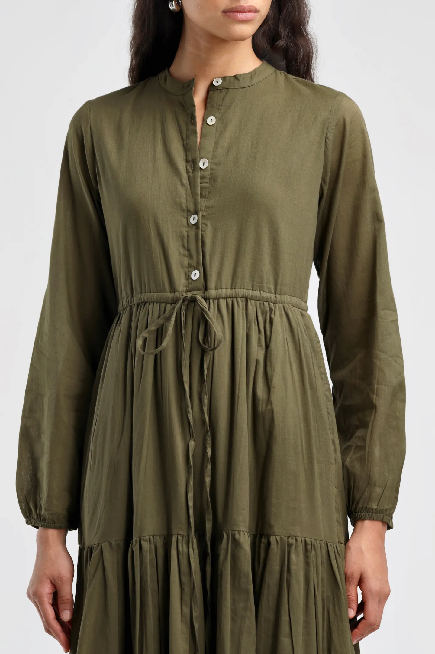 kleid_dazur_in_oliv_2.webp Ladneri Kleider<Kleid d'Azur in Oliv