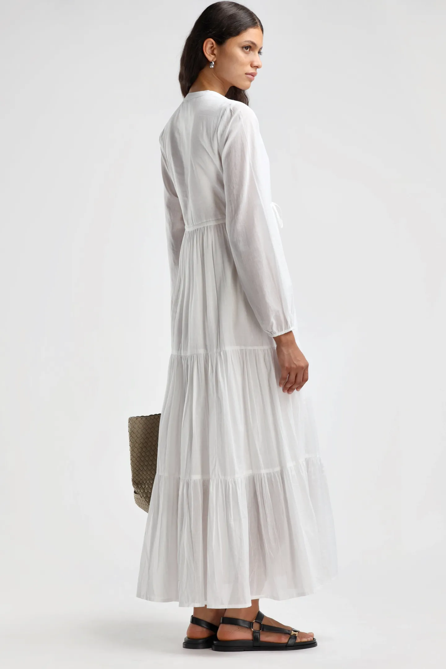 kleid_dazur_in_wei_3.webp Ladneri Kleider<Kleid d'Azur in Weiß