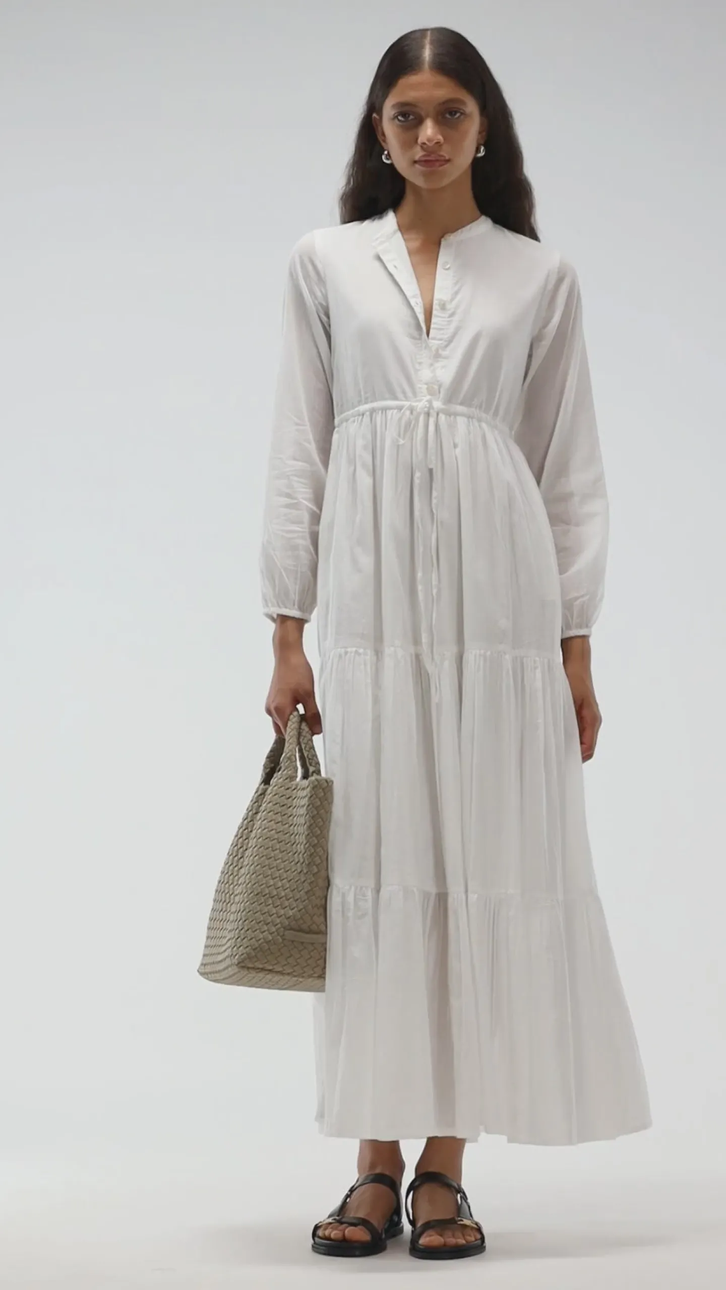 kleid_dazur_in_wei_4.webp Ladneri Kleider<Kleid d'Azur in Weiß