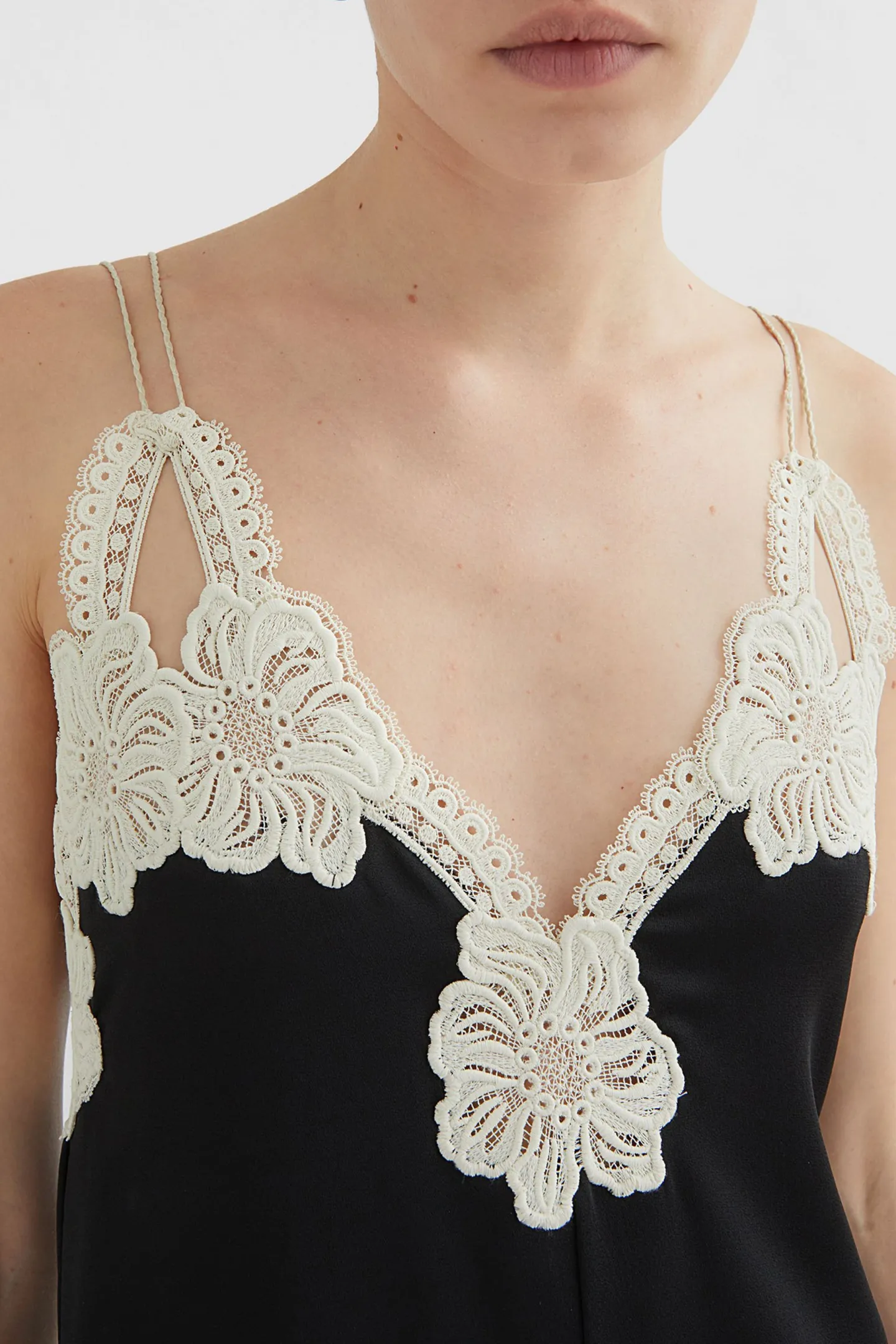 kleid_mit_stickerei_in_sc_4.webp Jil Sander Kleider<Kleid mit Stickerei in Schwarz