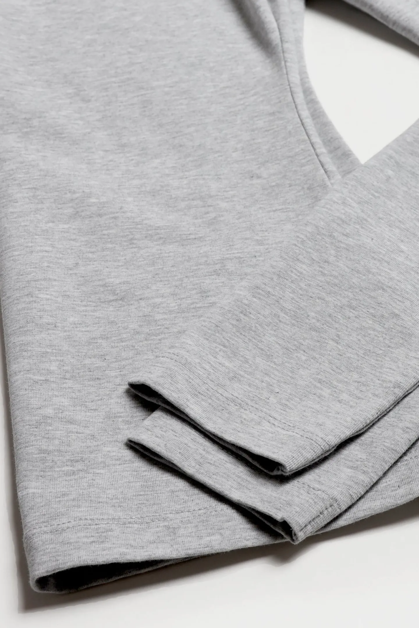 longsleeve_arene_in_grey__9.webp Ladneri Shirts, Tank Tops & Longsleeves<Longsleeve Arene in Grey Melange