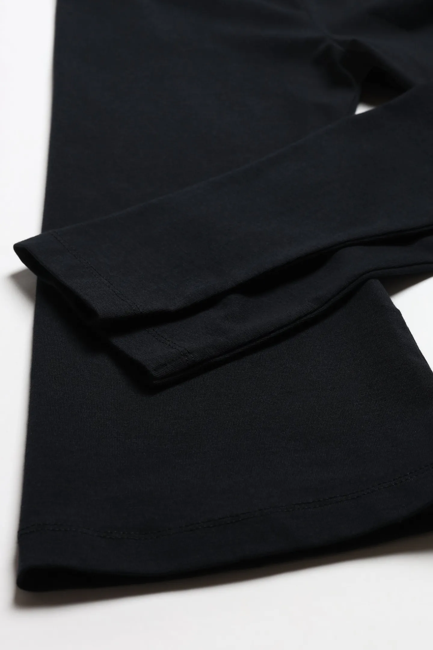 longsleeve_arene_in_schwa_10.webp Ladneri Shirts, Tank Tops & Longsleeves<Longsleeve Arene in Schwarz