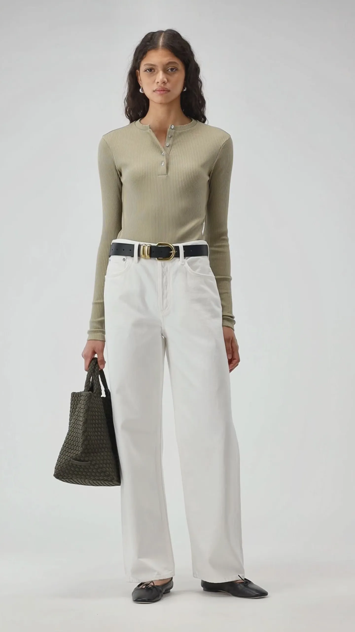 longsleeve_bandol_in_ligh_4.webp Ladneri Shirts, Tank Tops & Longsleeves<Longsleeve Bandol in Light Olive