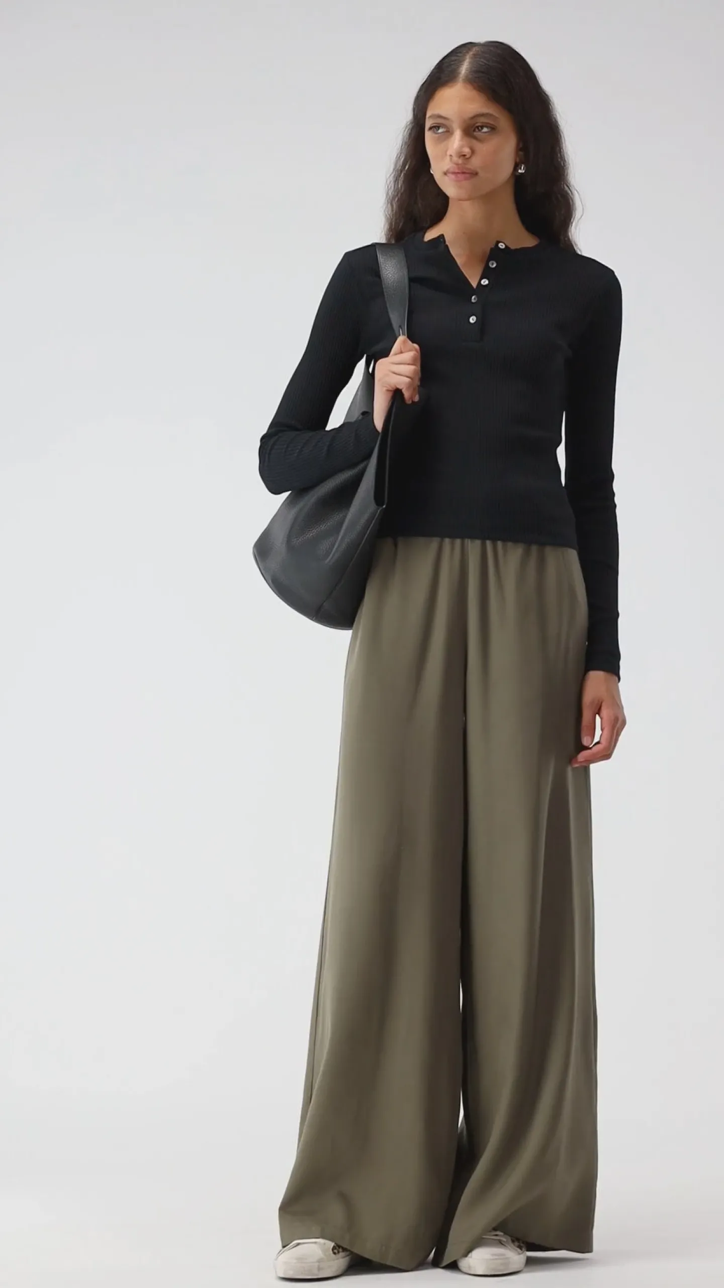 longsleeve_bandol_in_schw_4.webp Ladneri Shirts, Tank Tops & Longsleeves<Longsleeve Bandol in Schwarz