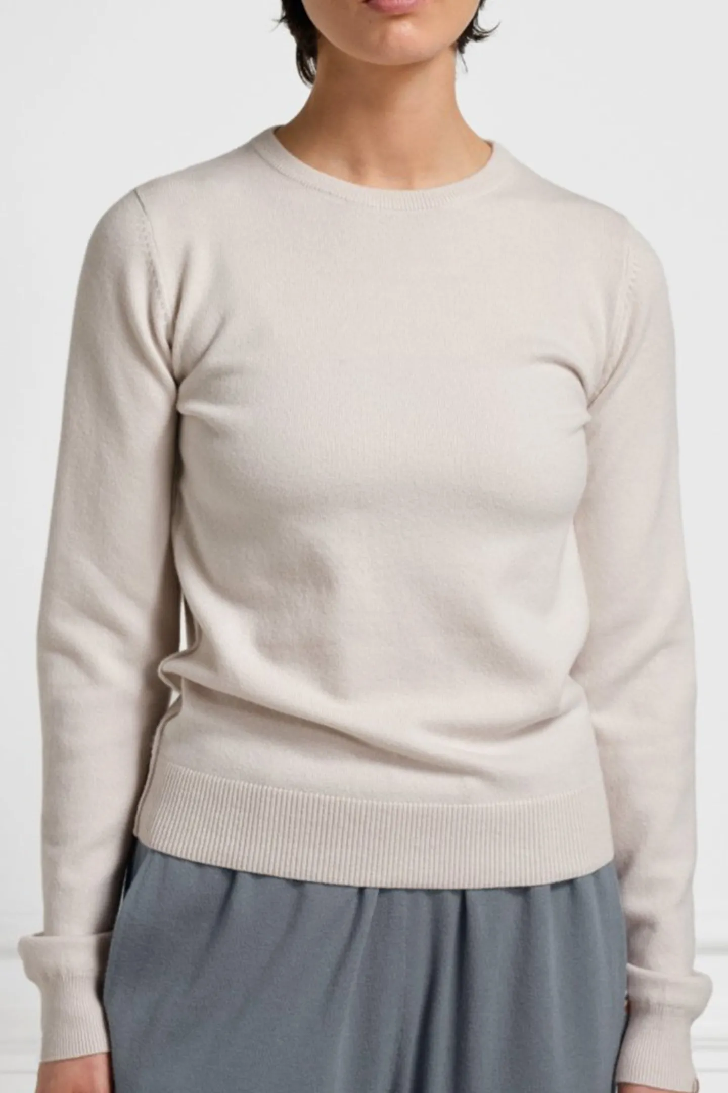 pullover_body_n__in_chalk_1.webp Extreme Cashmere Pullover<Pullover Body N° 41 in Chalk