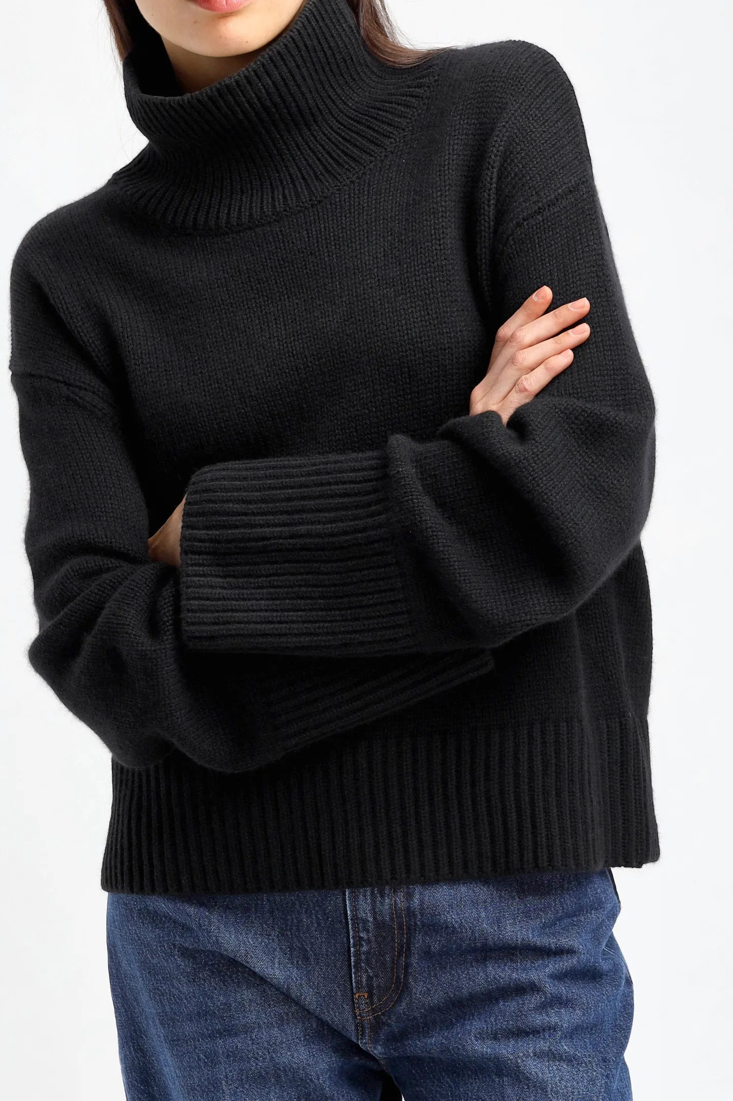 pullover_fleur_in_schwarz_1.webp Lisa Yang Pullover<Pullover Fleur in Schwarz