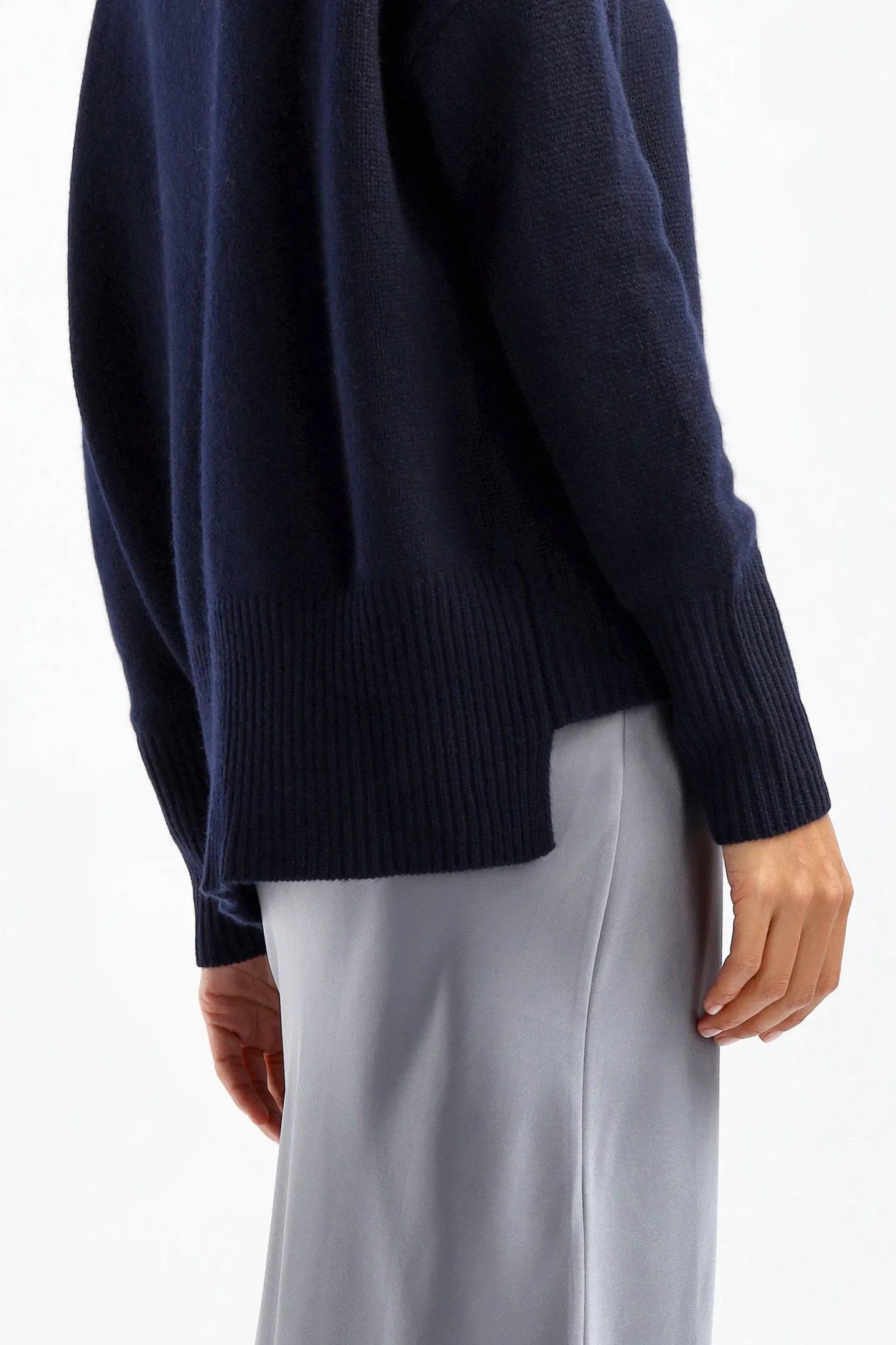 pullover_mila_in_navy_2.webp Lisa Yang Pullover<Pullover Mila in Navy