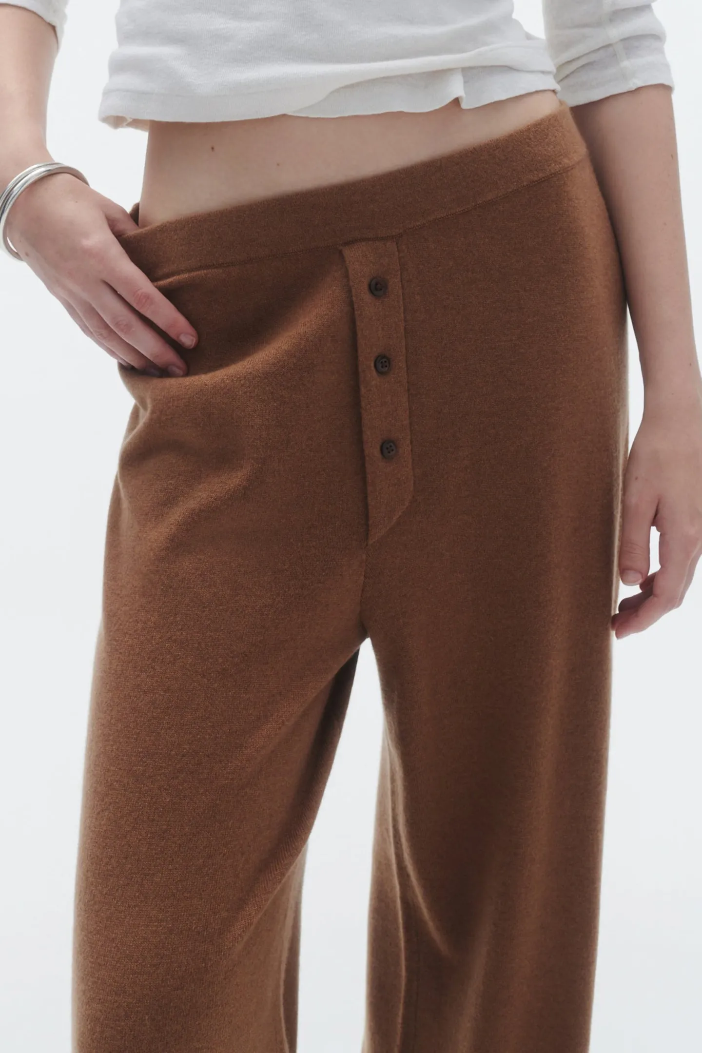 strickhose_everywear_in_a_4.webp Guest in Residence Hosen & Jumpsuits<Strickhose Everywear in Almond