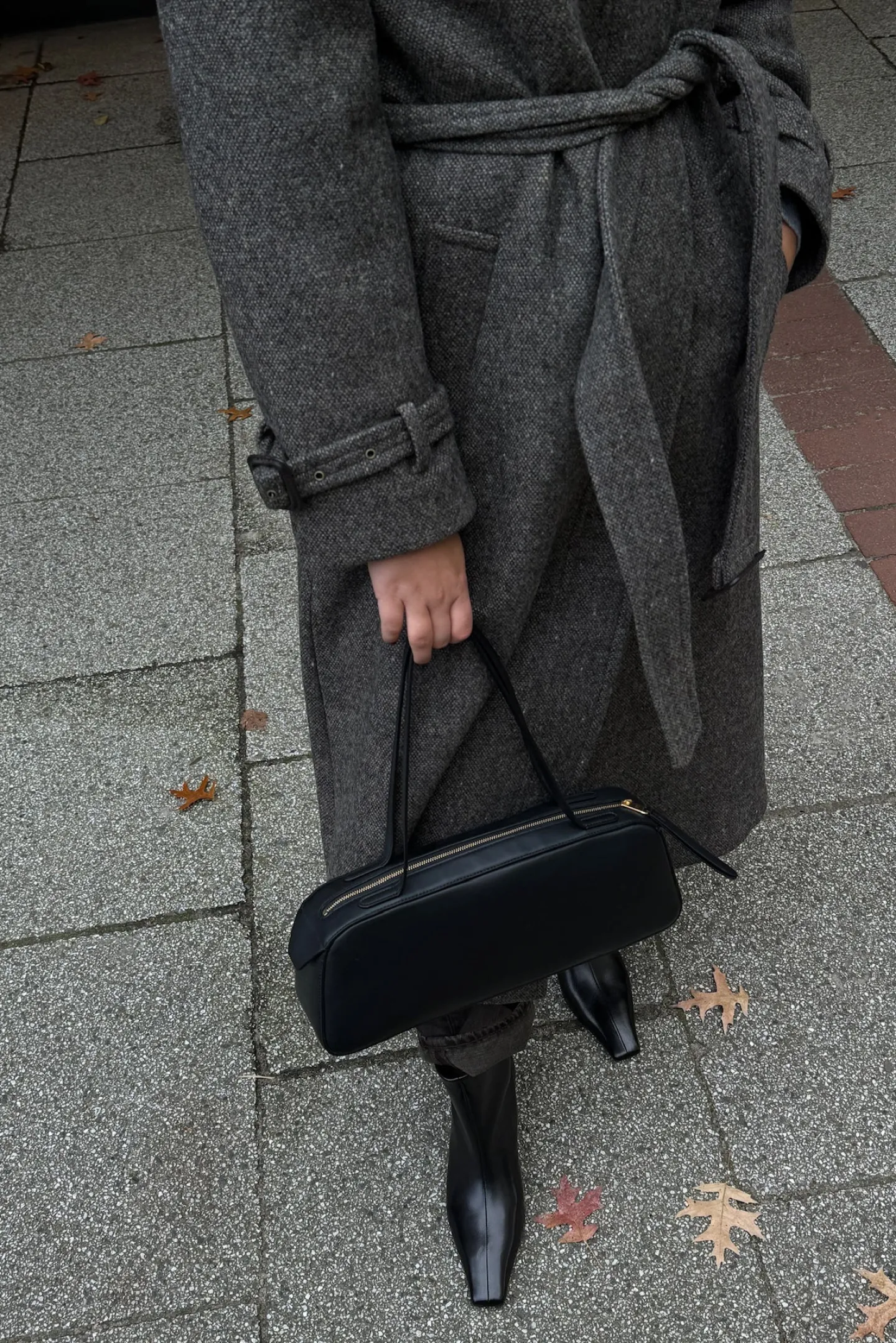 tasche_simona_shoulder_in_1.webp Khaite Schultertaschen | Handtaschen<Tasche Simona Shoulder in Schwarz