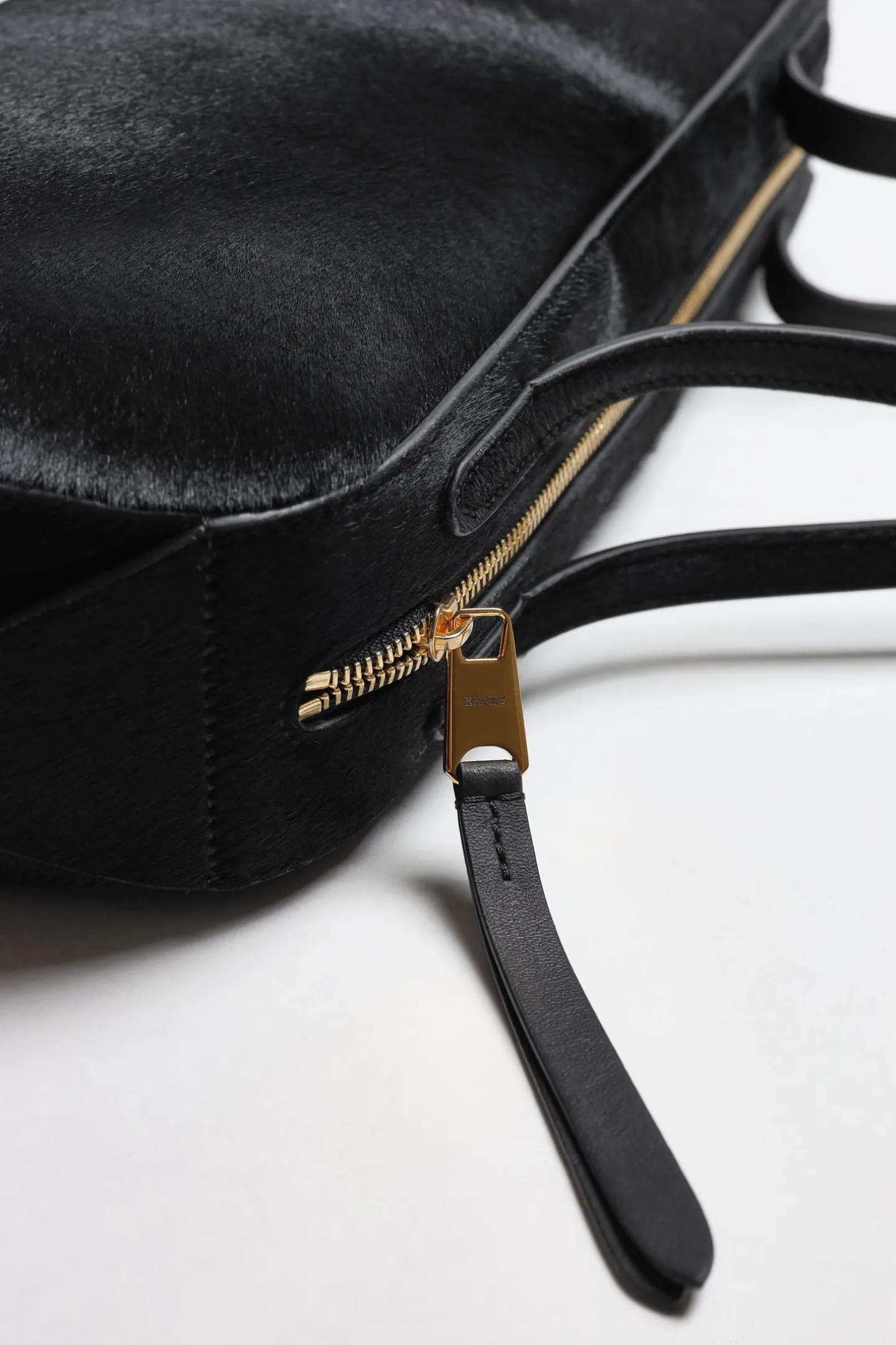 tasche_simona_shoulder_in_3.webp Khaite Schultertaschen | Handtaschen<Tasche Simona Shoulder in Schwarz