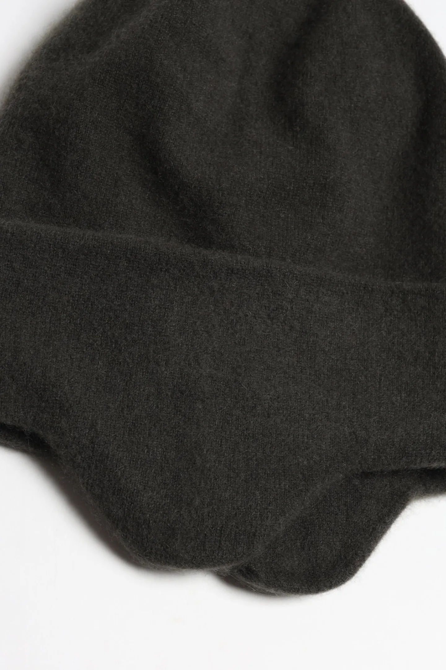 beanie_face_lift_in_black_1.webp Frenckenberger Caps & Mützen<Beanie Face Lift in Black Olive