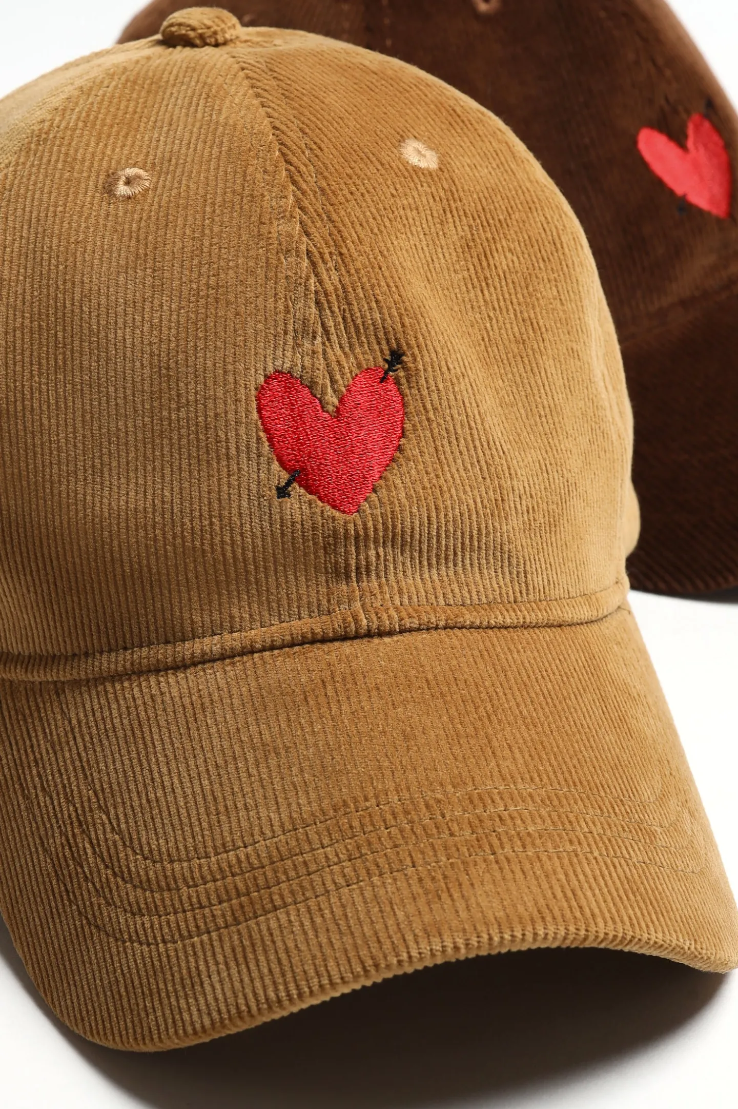 cordcap_heart_in_camel_3.webp Anita Hass Caps & Mützen<Cord-Cap 'Heart' in Camel