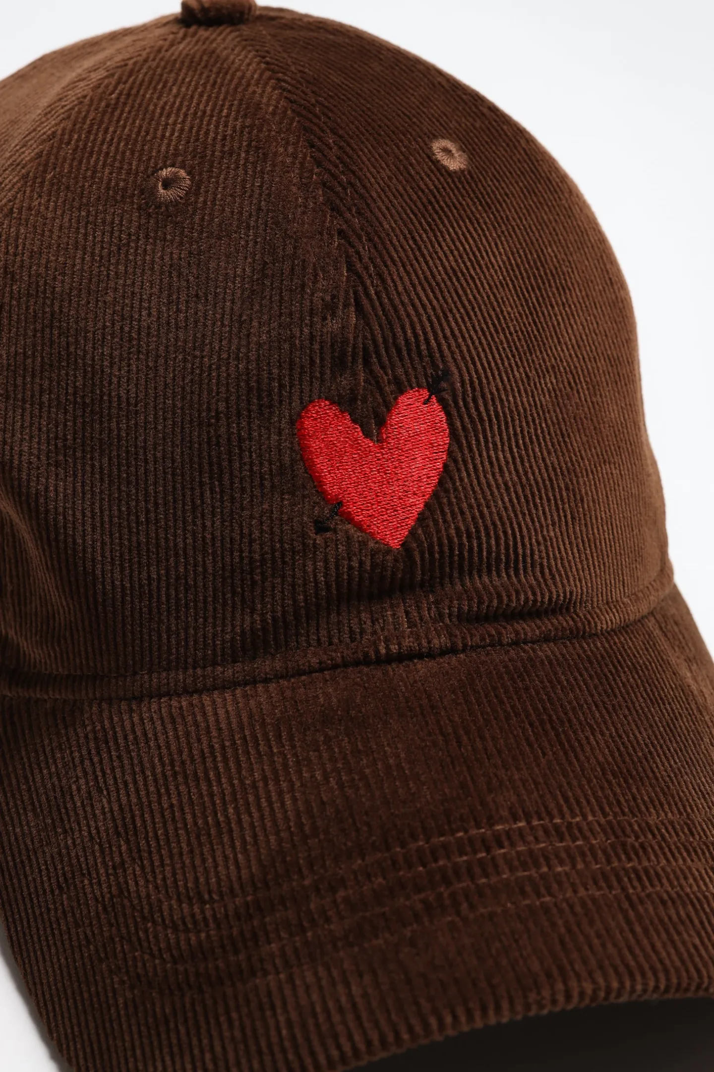 cordcap_heart_in_chocolat_4.webp Anita Hass Caps & Mützen<Cord-Cap 'Heart' in Chocolate