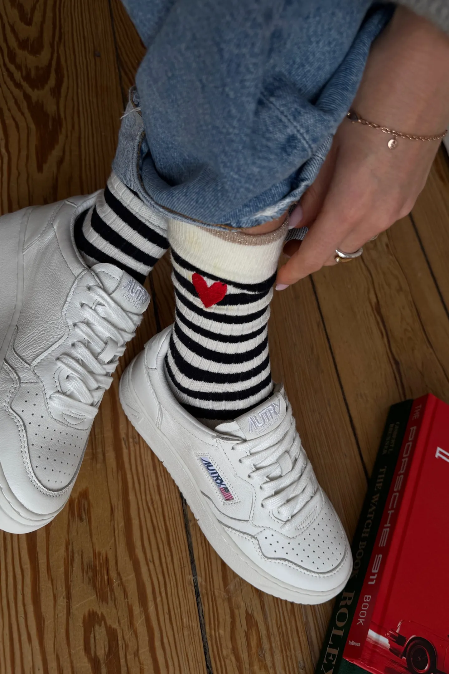 gestreifte_socken_heart_i_1.webp Anita Hass Socken<Gestreifte Socken 'Heart' in Ivory/Navy