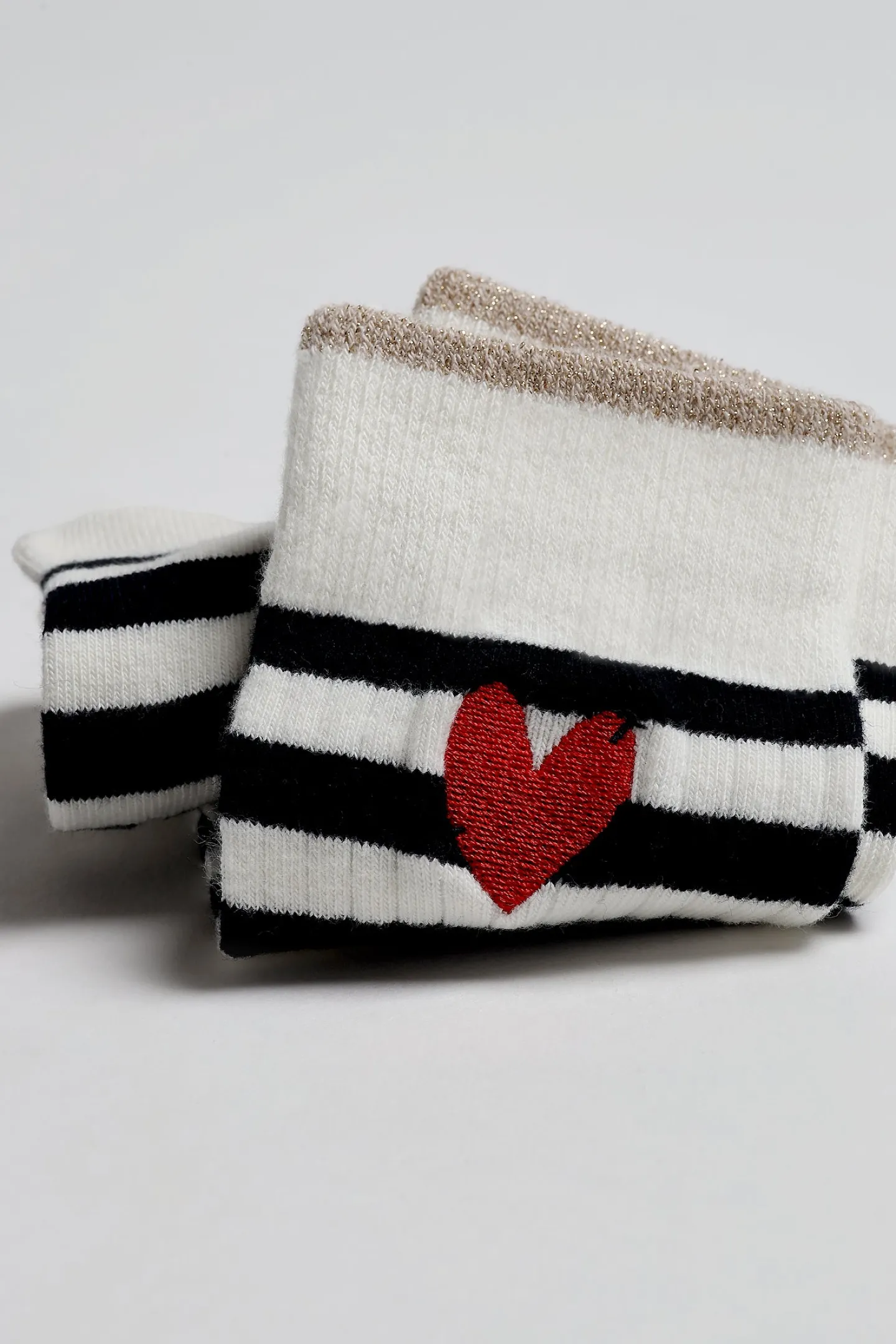 gestreifte_socken_heart_i_3.webp Anita Hass Socken<Gestreifte Socken 'Heart' in Ivory/Navy