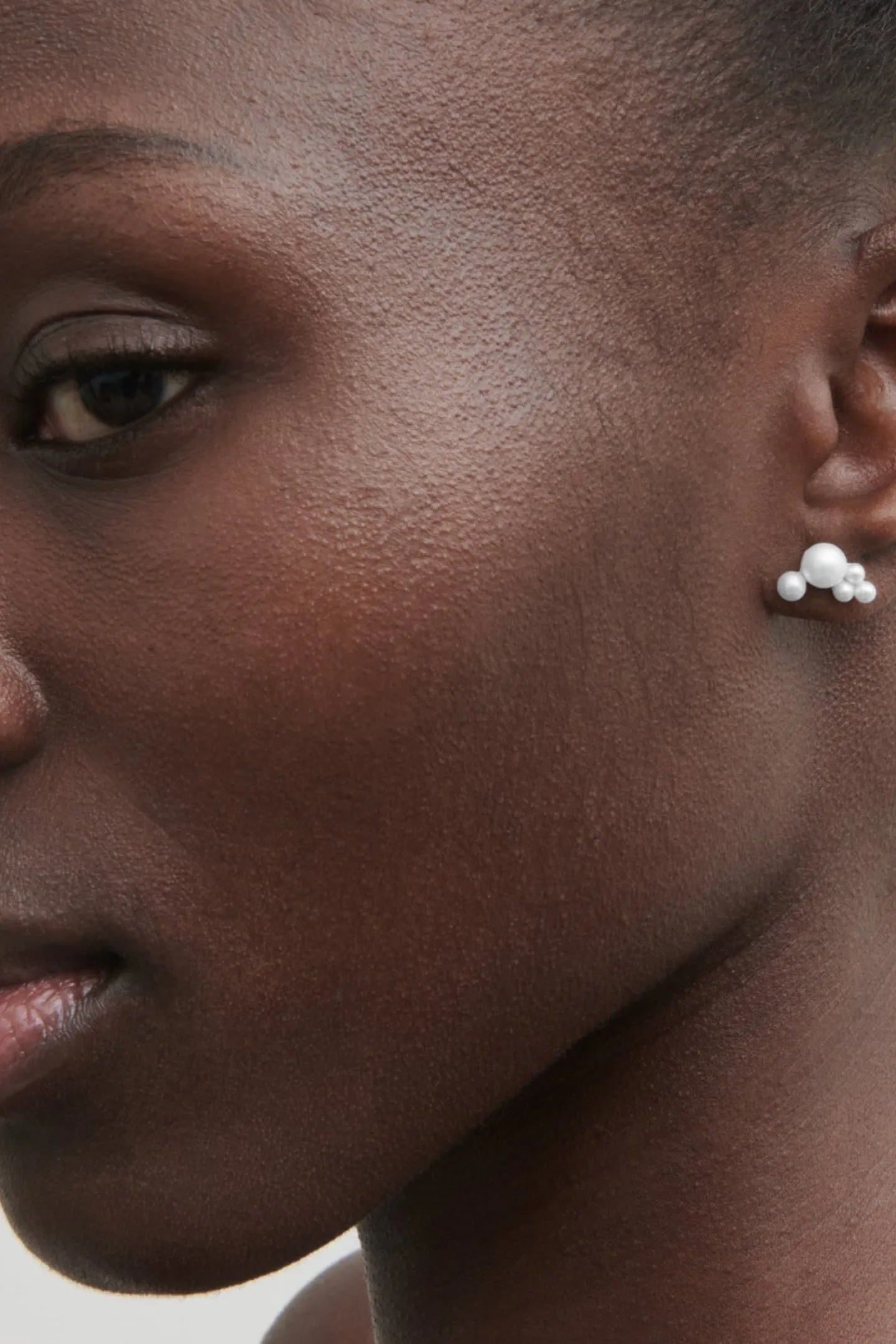 ohrring_embrasse_cinq_rec_1.webp Sophie Bille Brahe Schmuck | Fine Jewelry<Ohrring Embrassée Cinq Rechts