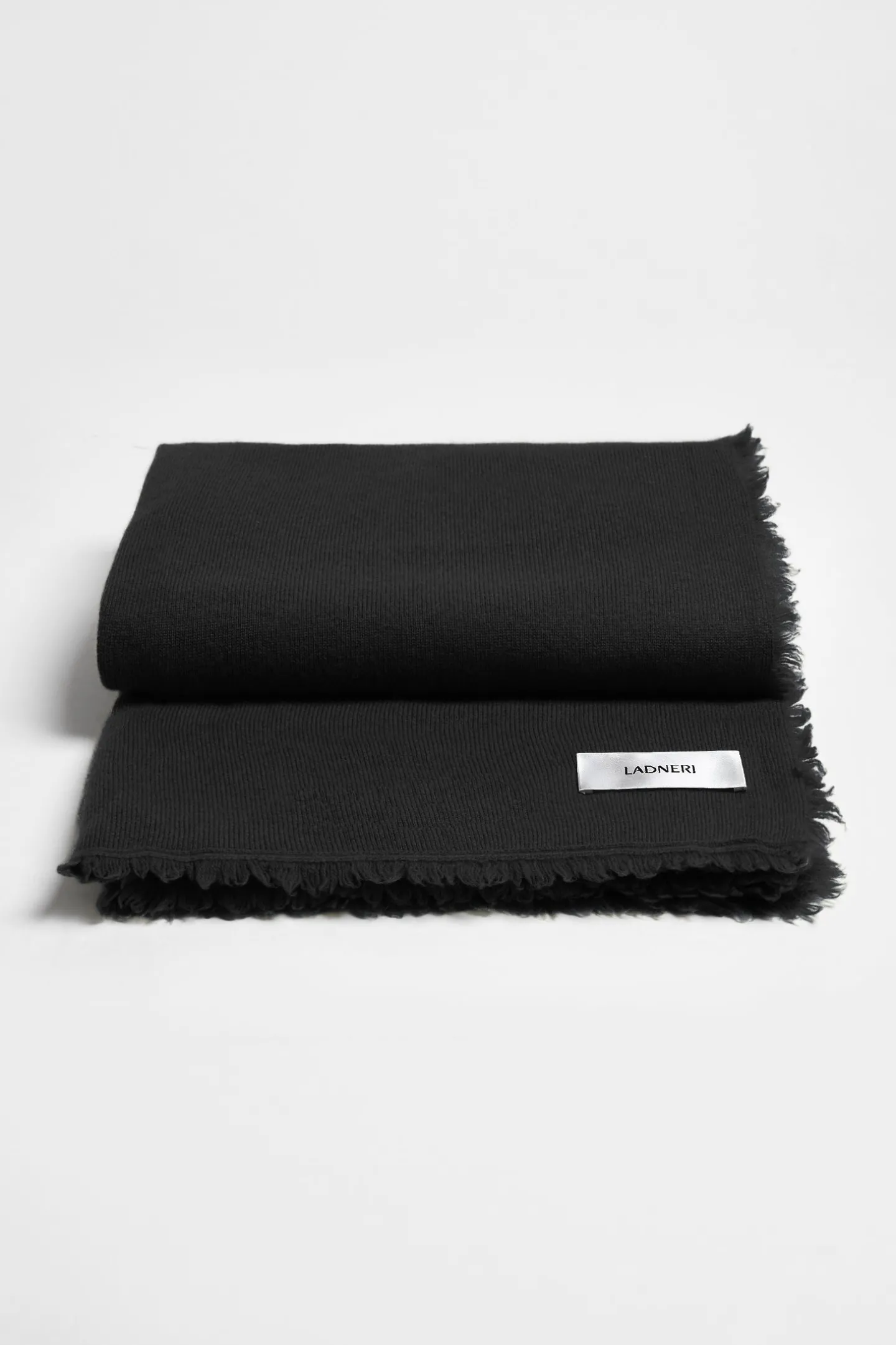schal_zermatt_in_velvet_b_0.webp Ladneri Schals & Tücher<Schal Zermatt in Velvet Black