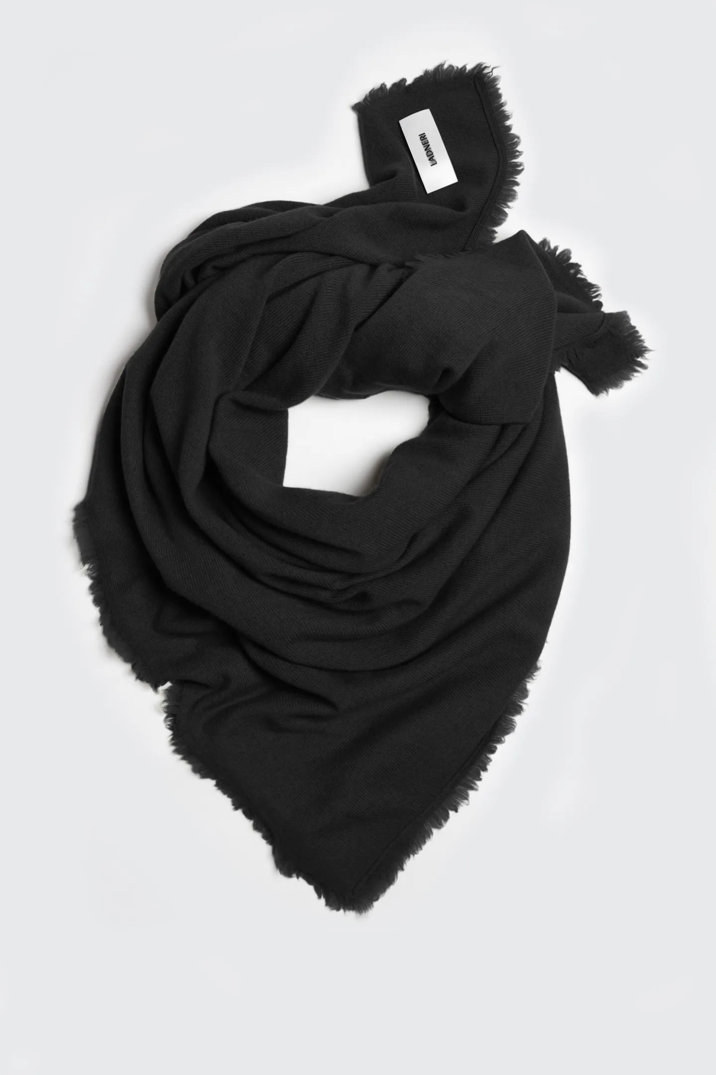 schal_zermatt_in_velvet_b_2.webp Ladneri Schals & Tücher<Schal Zermatt in Velvet Black