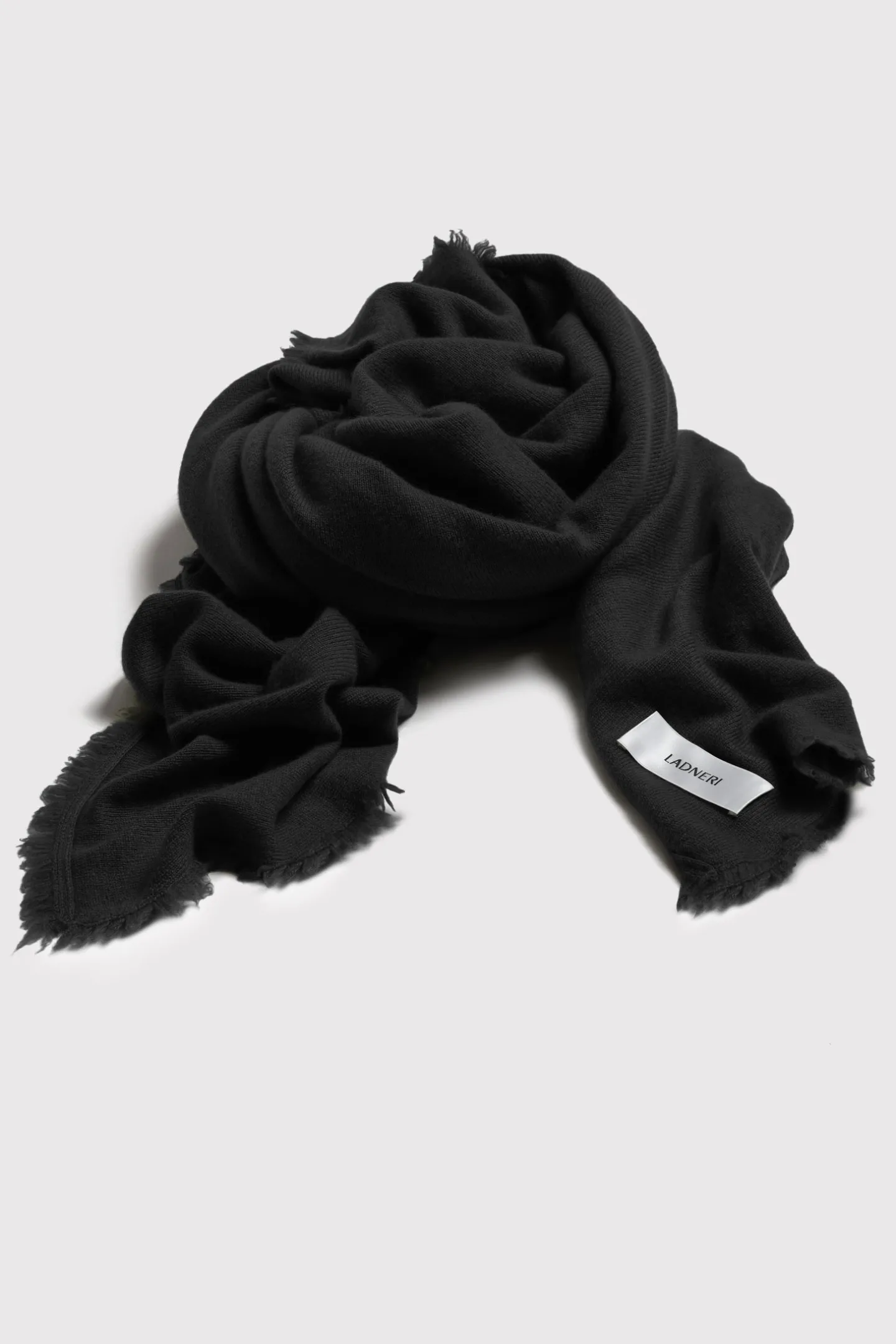 schal_zermatt_in_velvet_b_3.webp Ladneri Schals & Tücher<Schal Zermatt in Velvet Black