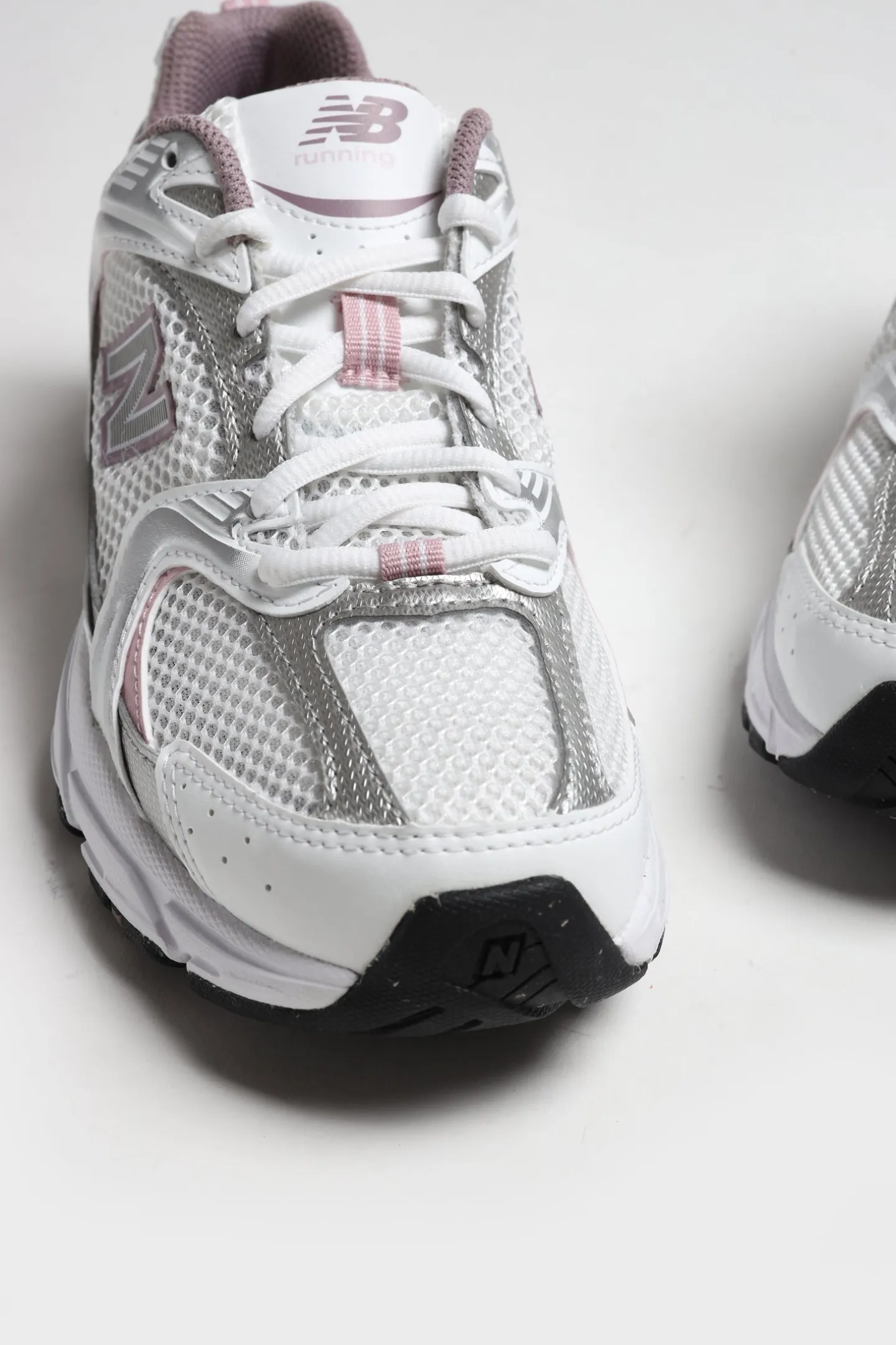 sneaker__in_rose_whitesil_2.webp New Balance Sneaker | Low Top<Sneaker 530 in Rose White/Silver Metallic