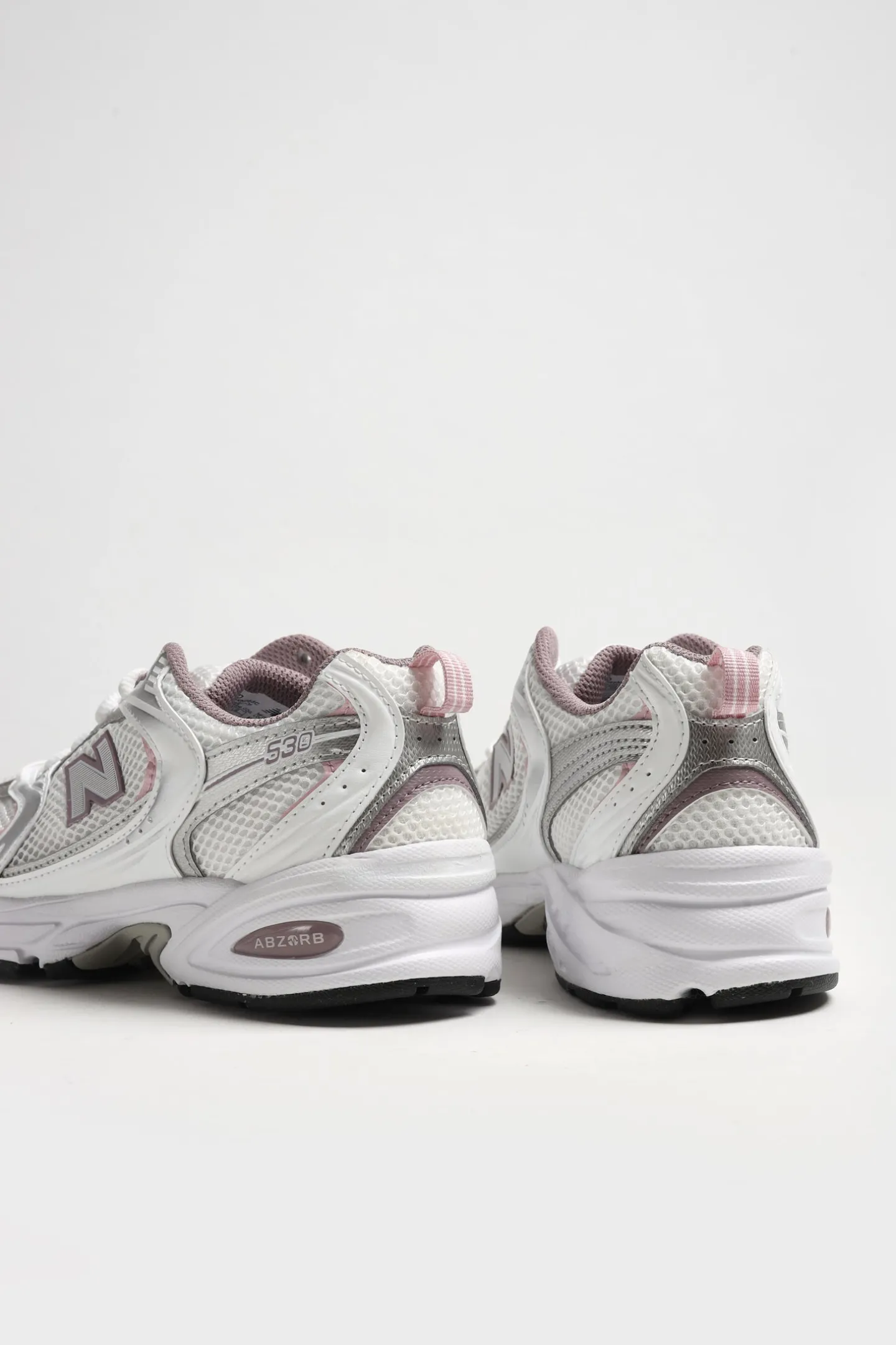sneaker__in_rose_whitesil_3.webp New Balance Sneaker | Low Top<Sneaker 530 in Rose White/Silver Metallic