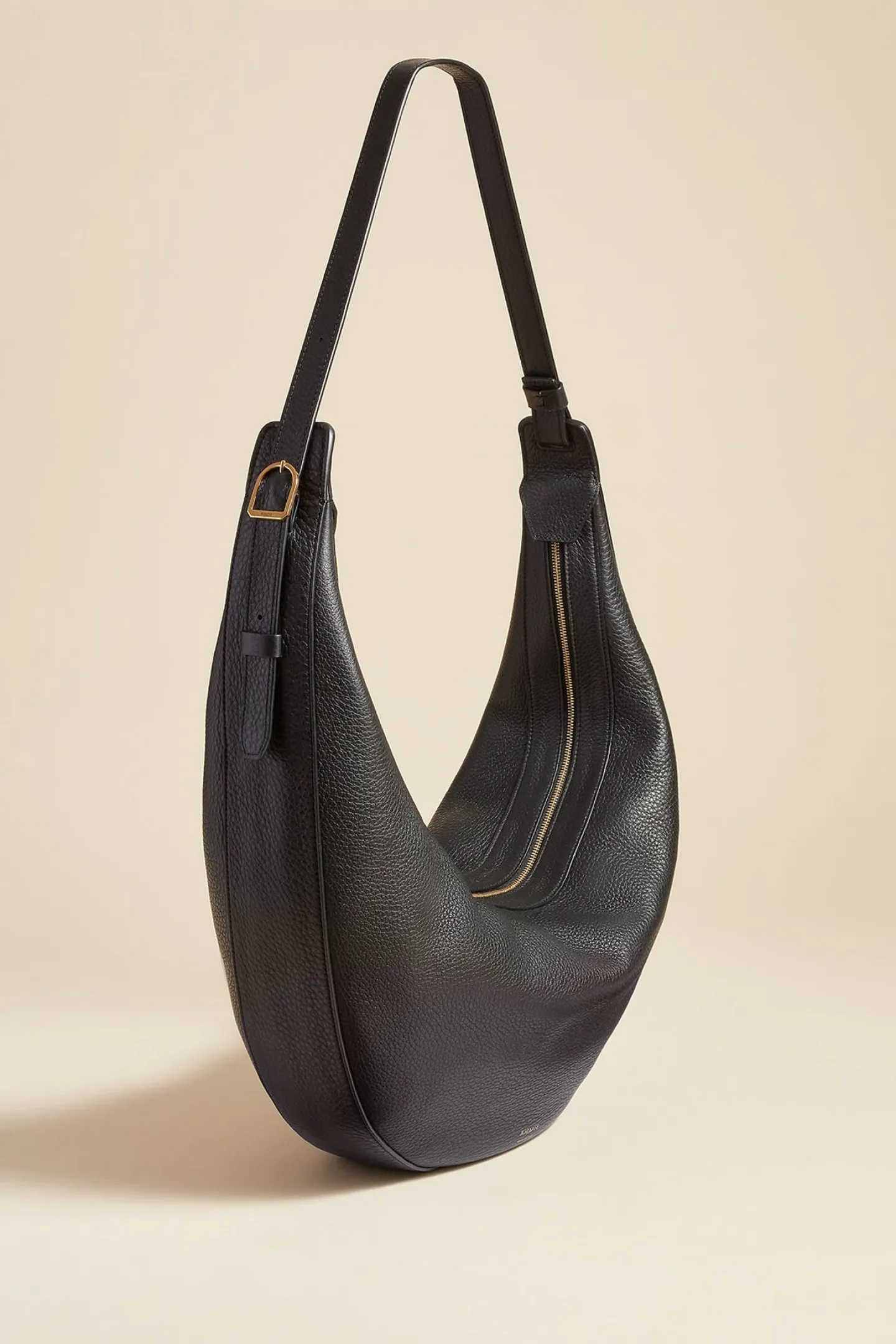 tasche_augustina_hobo_in__2.webp Khaite Schultertaschen<Tasche Augustina Hobo in Schwarz