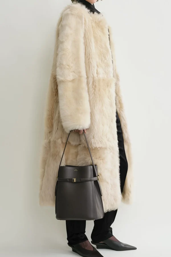 Toteme Schultertaschen<Tasche Belted Bucket in Bark