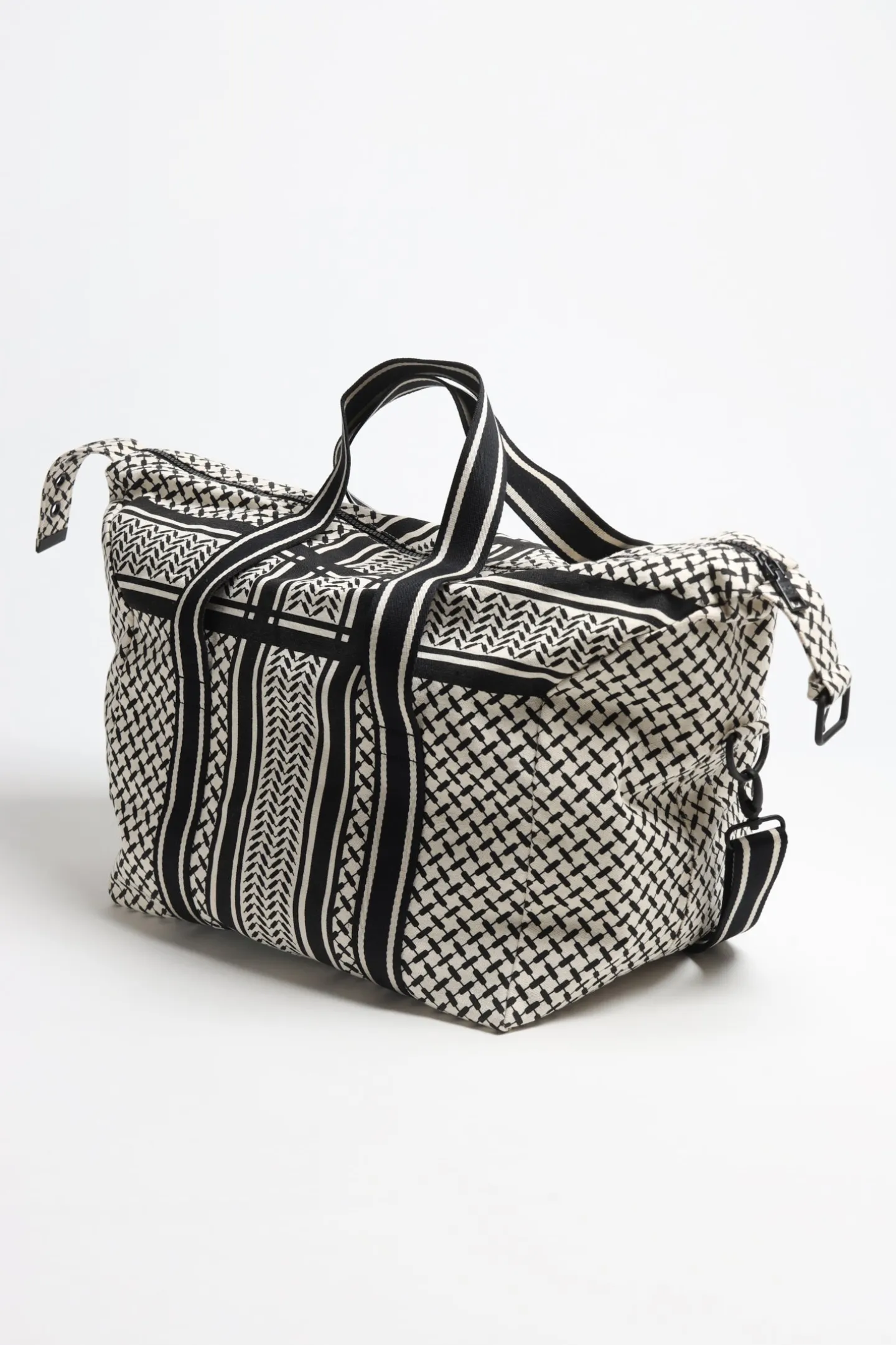 tasche_muriel_heart_in_sc_7.webp Lala Berlin x Anita Hass Shopper<Tasche Muriel 'Heart' in Schwarz/Weiß