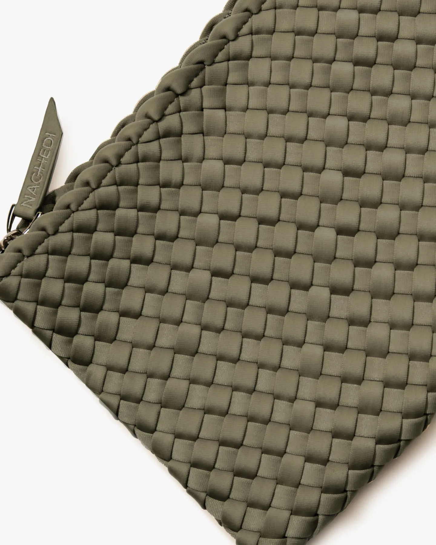tasche_nomad_in_olive_3.webp Naghedi Schultertaschen<Tasche Nomad in Olive